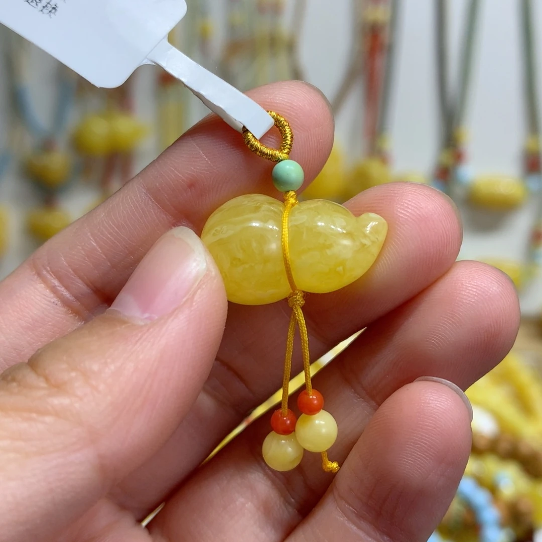 琥珀未镶嵌裸石配饰