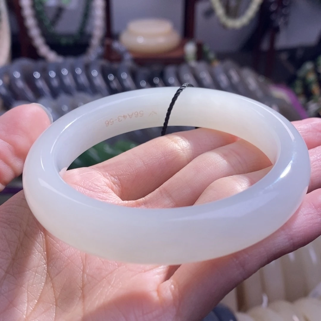 和田玉新疆羊脂白玉手镯56.5圈口未镶嵌