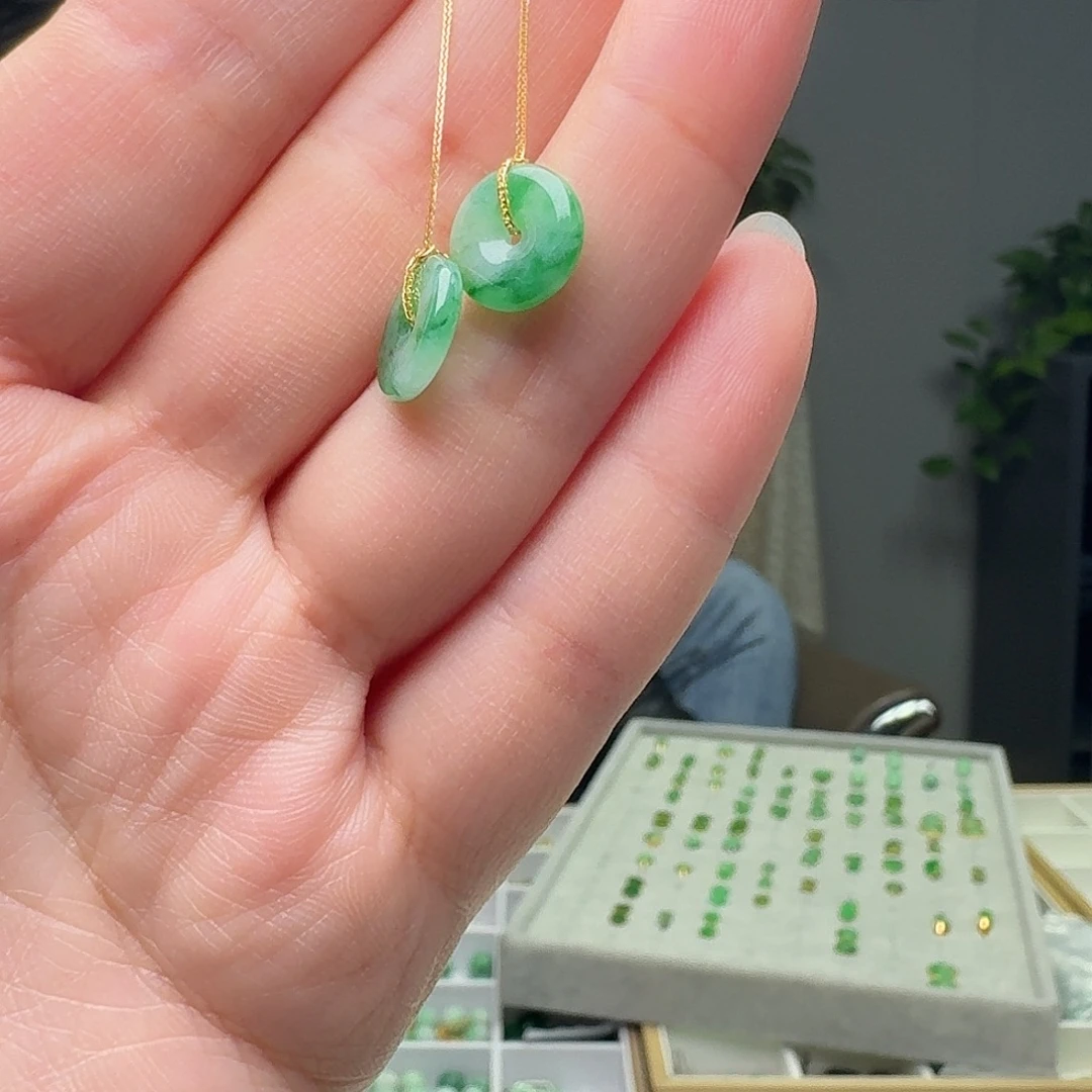 翡翠18K金镶嵌耳饰天然