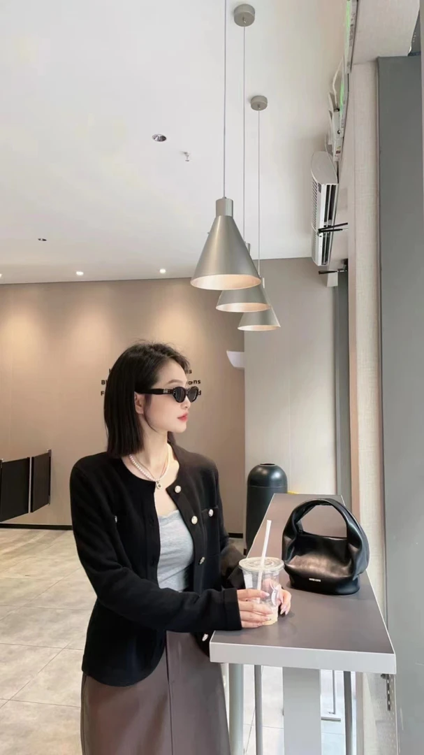 俪妍LIVELY•YAN新款春款小香风毛衣开衫