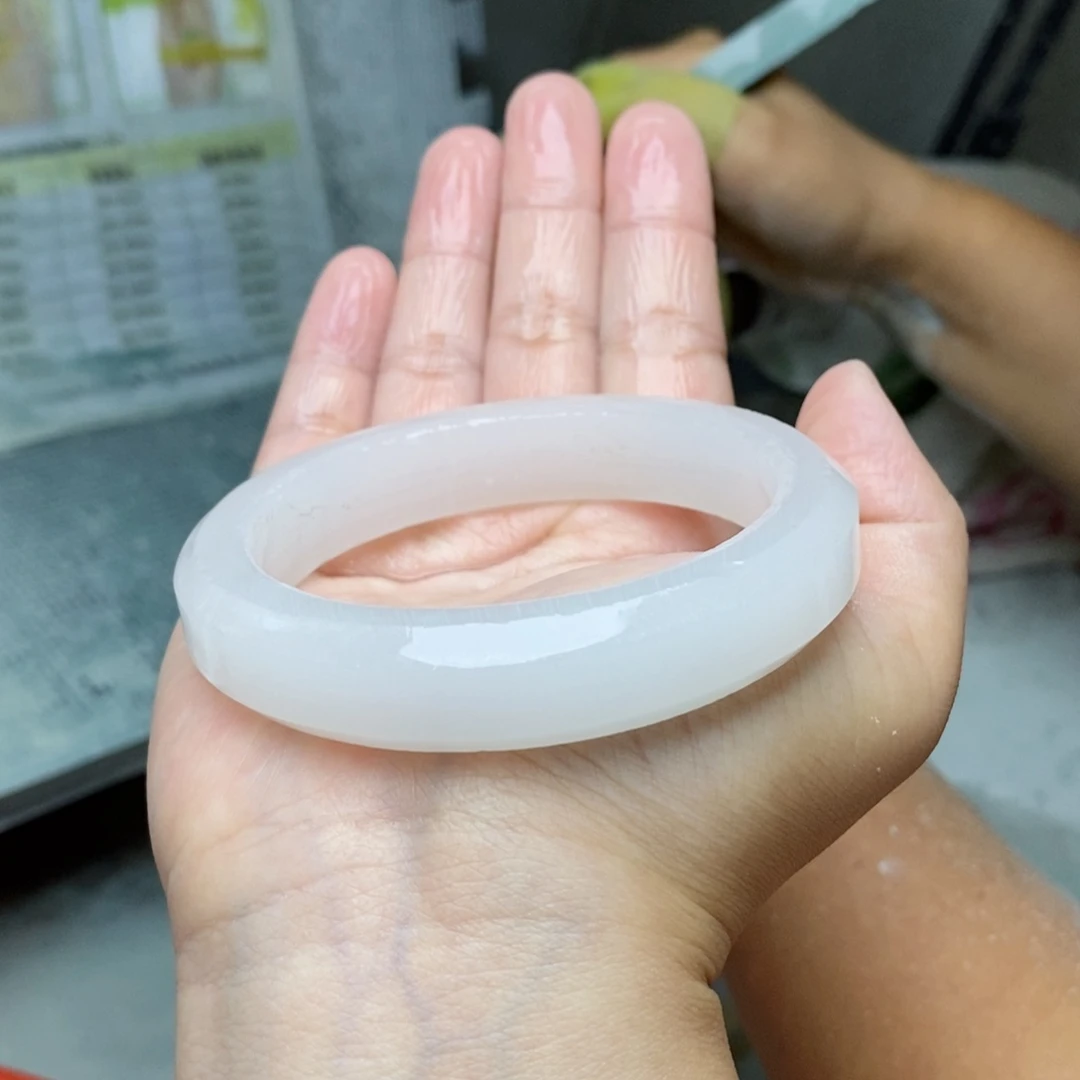 神***话石英质玉手镯未镶嵌定制