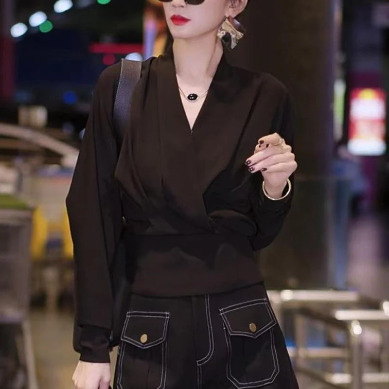 女士黑色褶皱衬衫2025秋季宽松型洋气减龄遮肉高级感显瘦长袖上衣