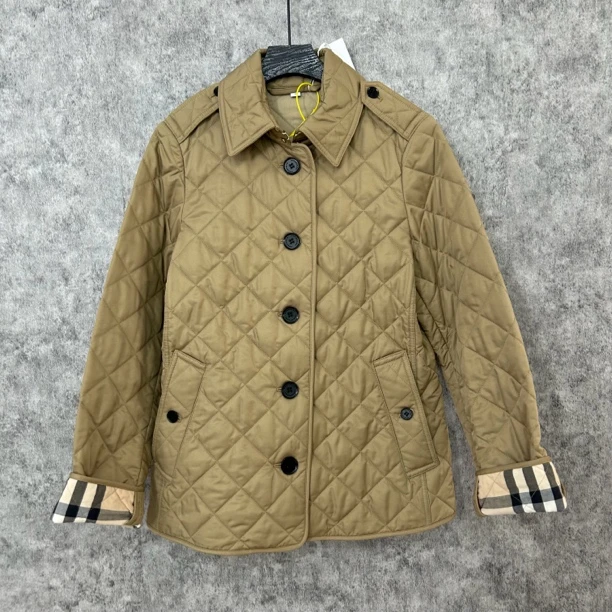 95新 BURBERRY/博柏利 Burberry菱格纹卡其色黄金尺码棉服
