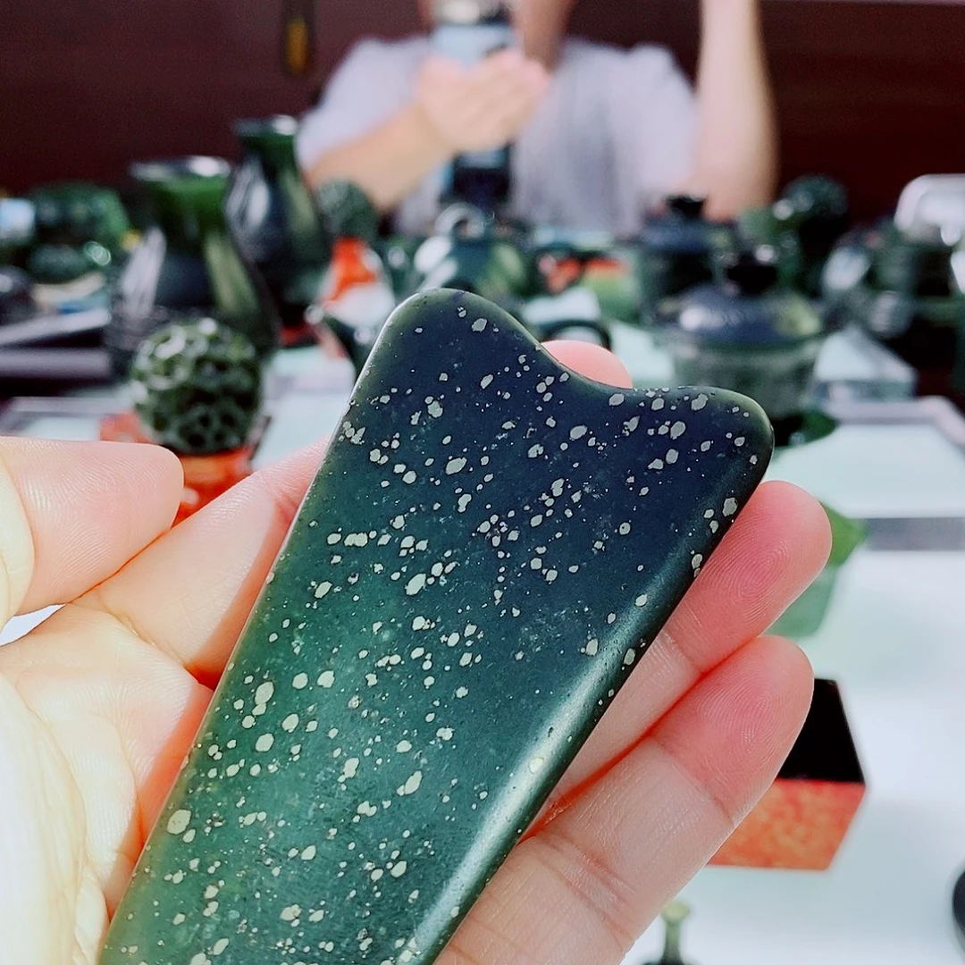 未镶嵌和田玉（青玉）摆件