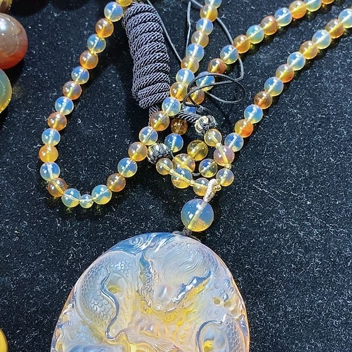 琥珀颈饰未镶嵌?****?一