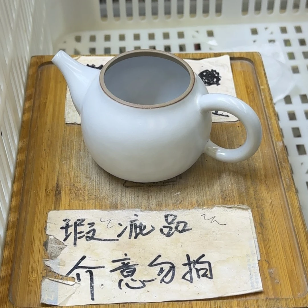 微瑕疵介意勿拍陶瓷器皿A