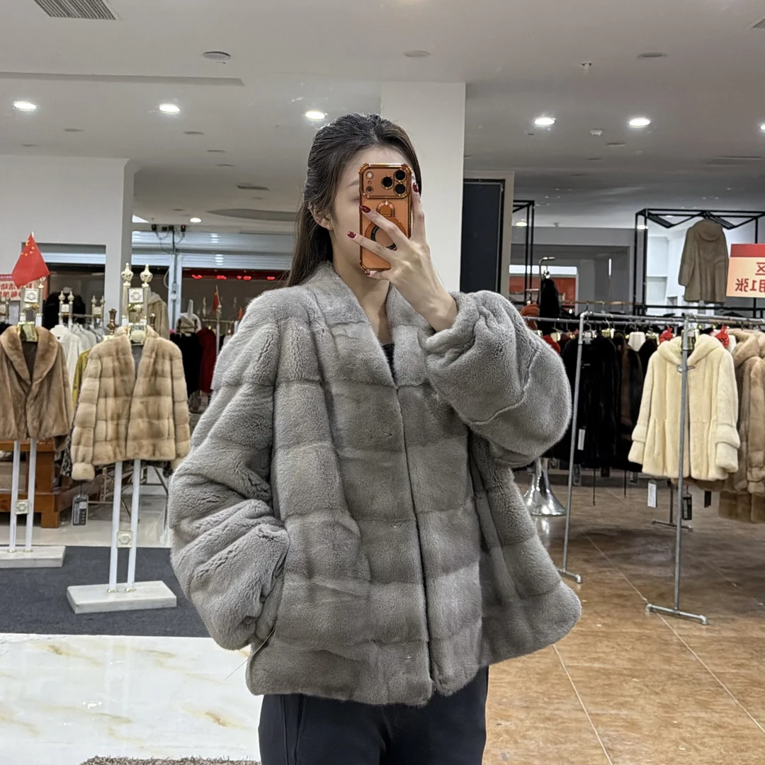 银蓝皇冠二短母皮V领横排