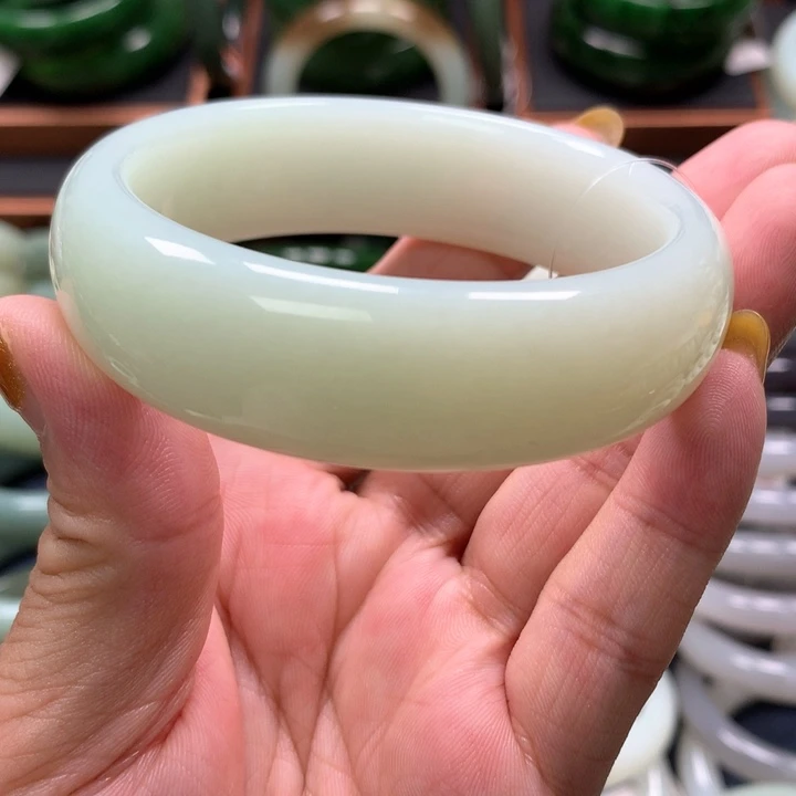 【闪购商品】未镶嵌手镯和田玉
