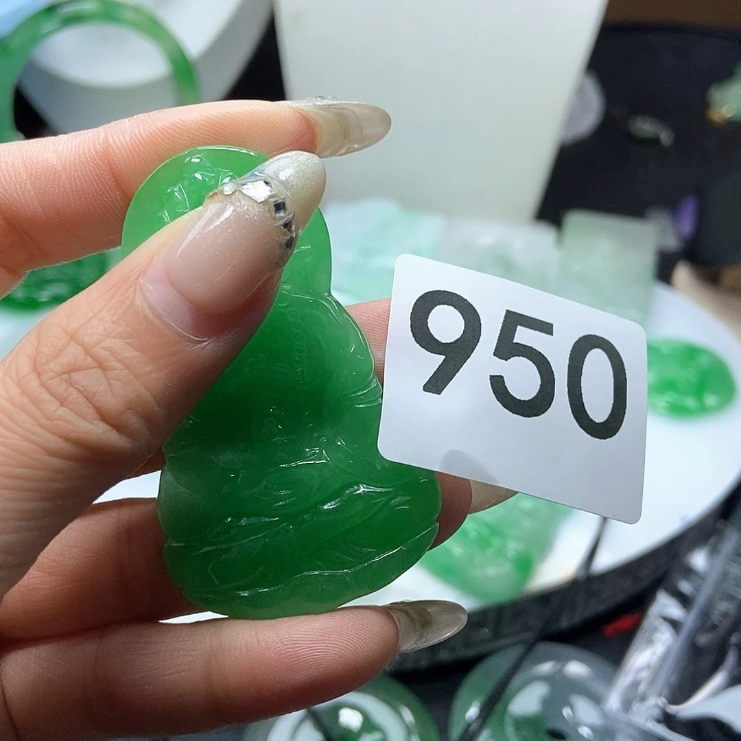 翡翠吊坠(赠链)未镶嵌