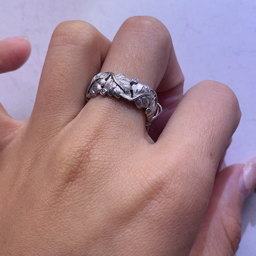 钻石戒指/指环18K金镶嵌枫叶拉丝戒指k白14