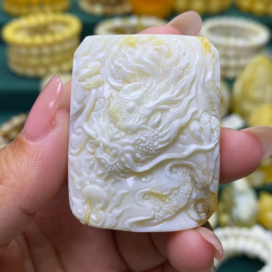 蜜蜡未镶嵌裸石龙牌
