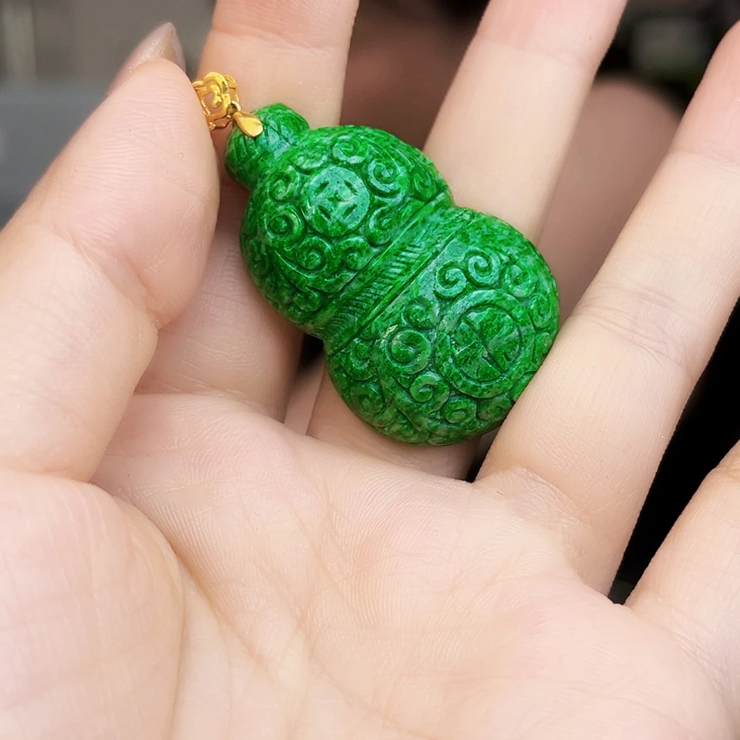 翡翠18K金镶嵌颈饰多样性