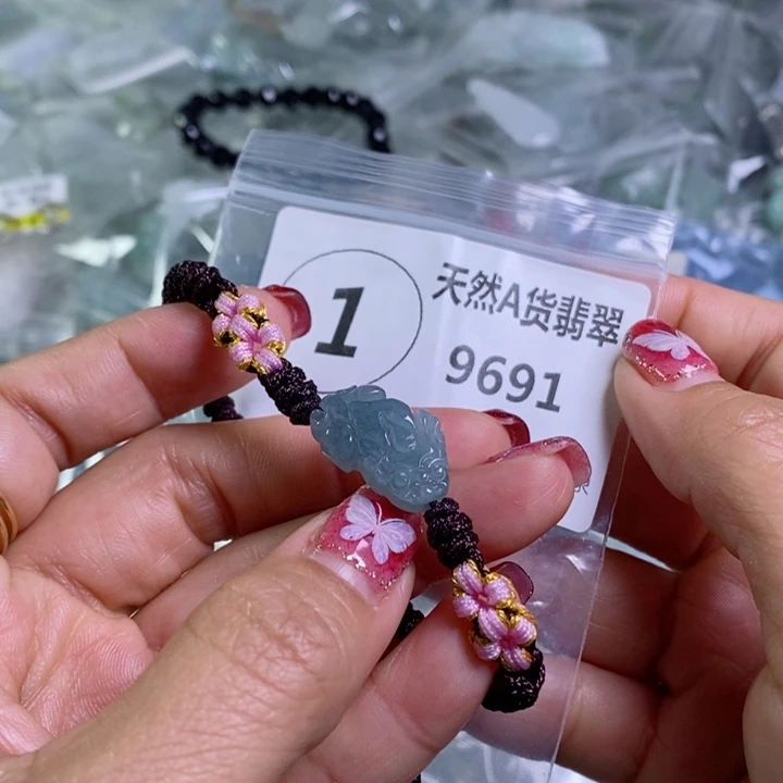 翡翠颈饰未镶嵌吊坠