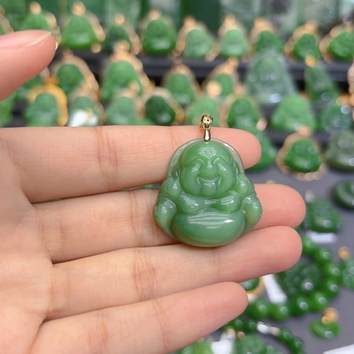 颈饰18K金镶嵌和田玉（碧玉）