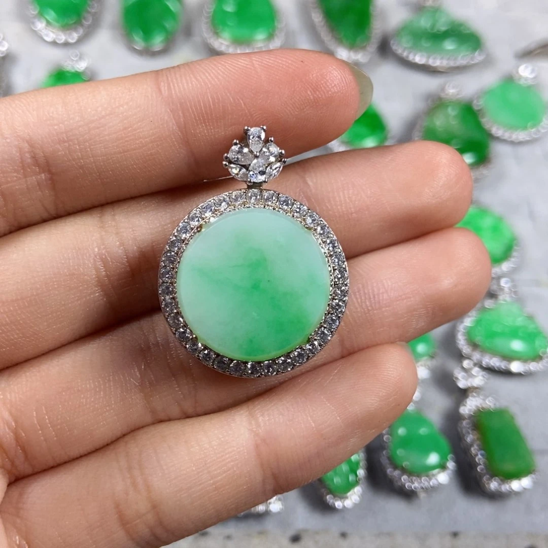 颈饰未镶嵌翡翠圆