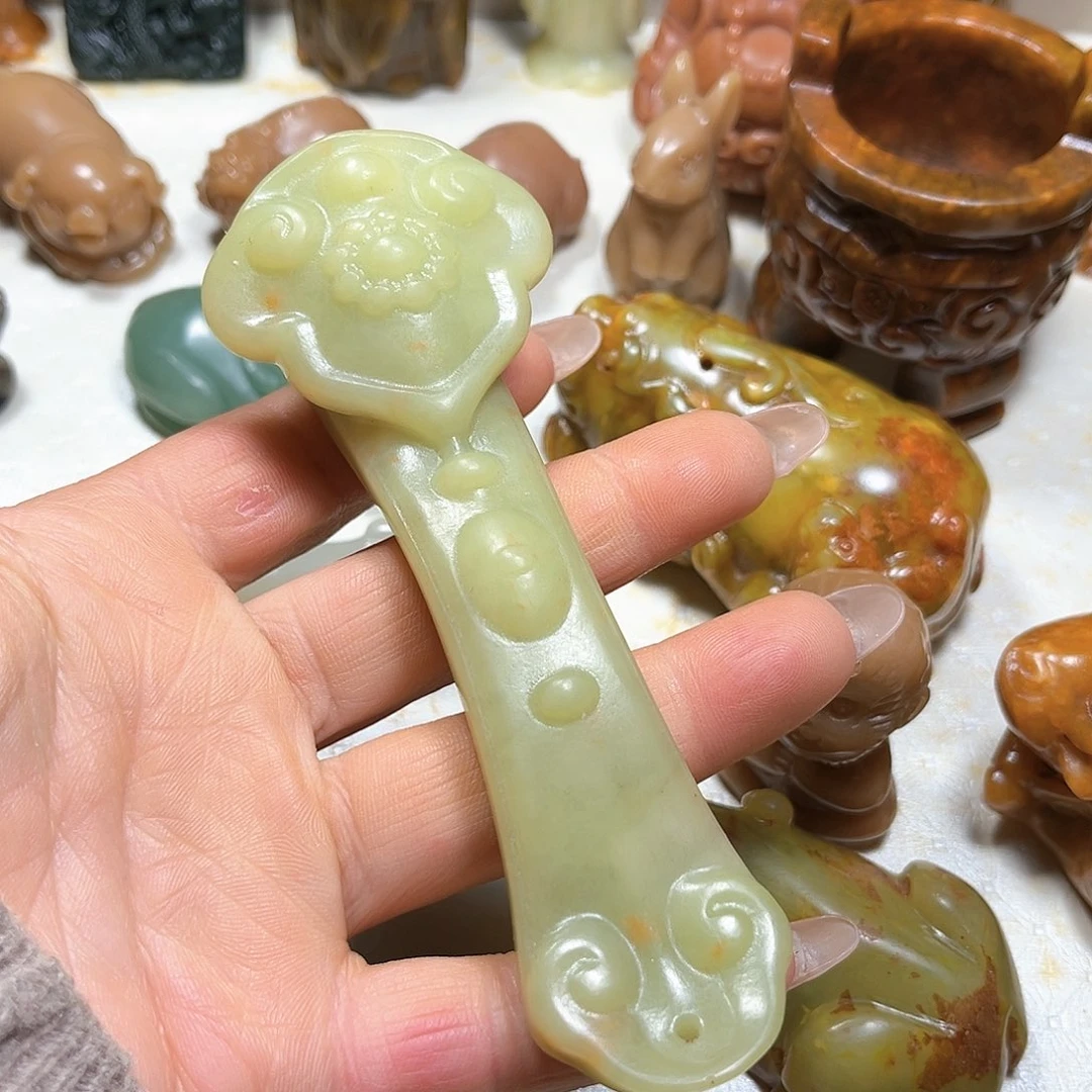 白玉菩提吊坠白玉菩提吊坠