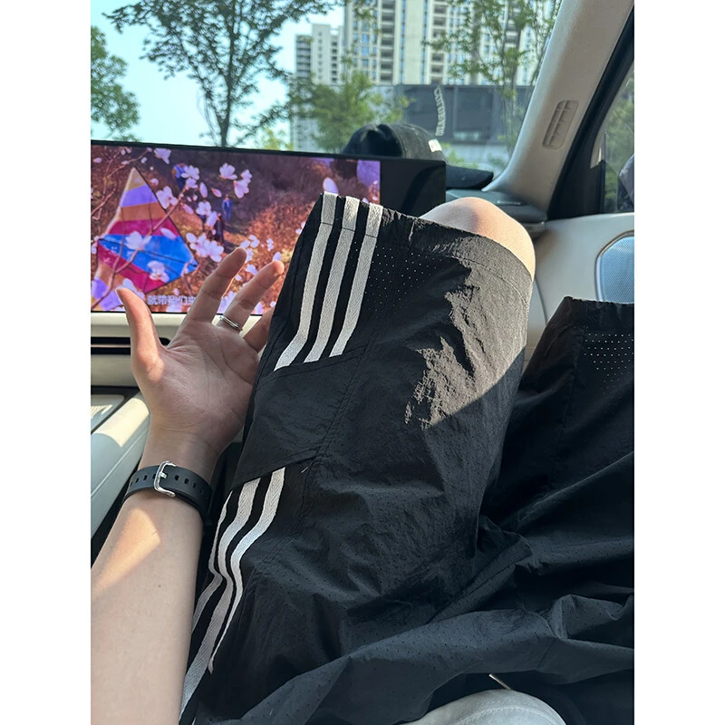 美式条纹拼接速干短裤男夏季薄款激光打孔透气中裤宽松休闲五分裤