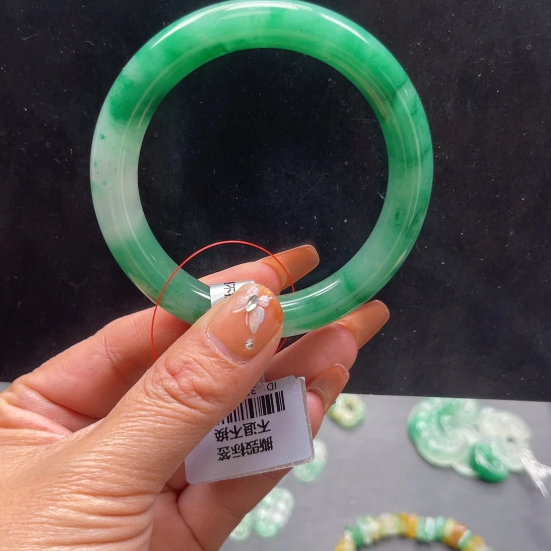 石英质玉（非洲翠）未镶嵌手镯