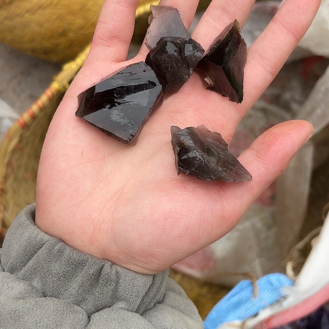 水晶黑石碎石一斤未镶嵌