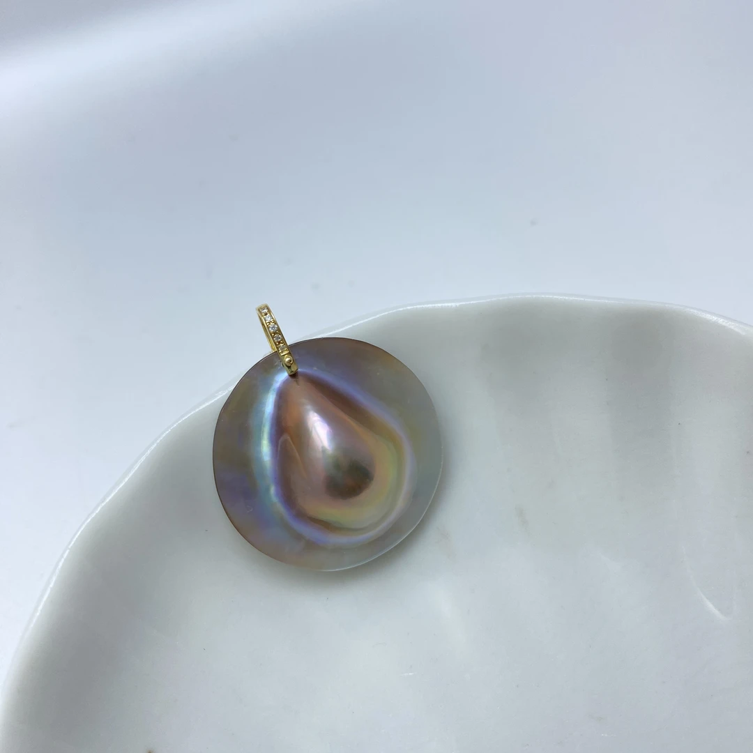 奄美大岛 炫彩马贝 24-25mm  18k金  吊坠  不含链