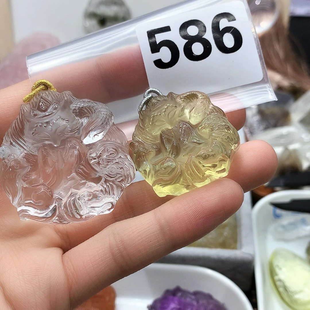 水晶颈饰未镶嵌是***?挂件