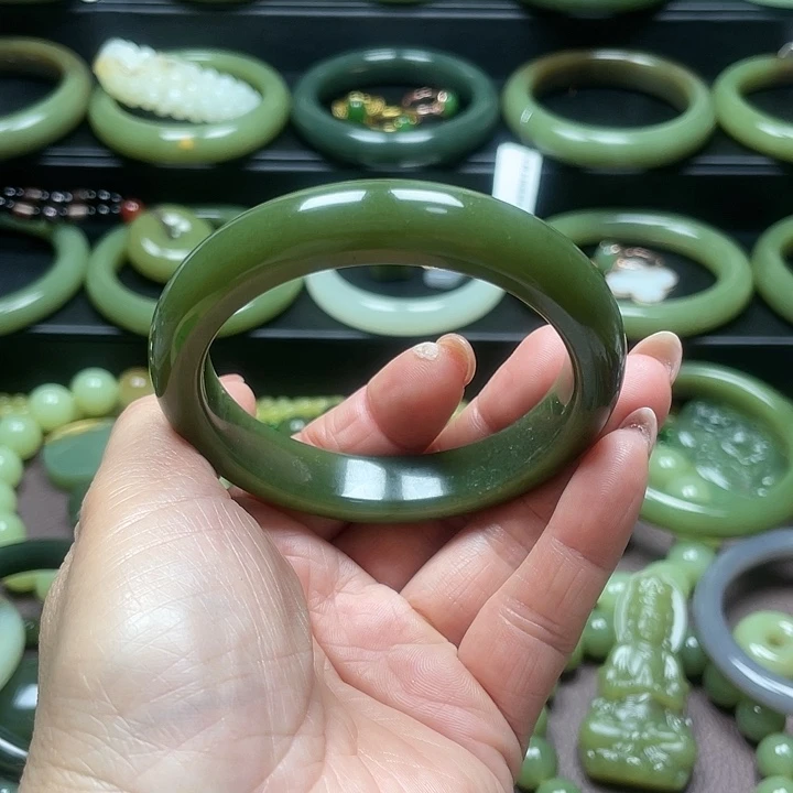 和田玉未镶嵌手镯