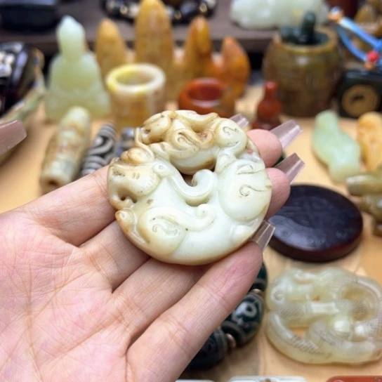 蛇纹石玉未镶嵌颈饰