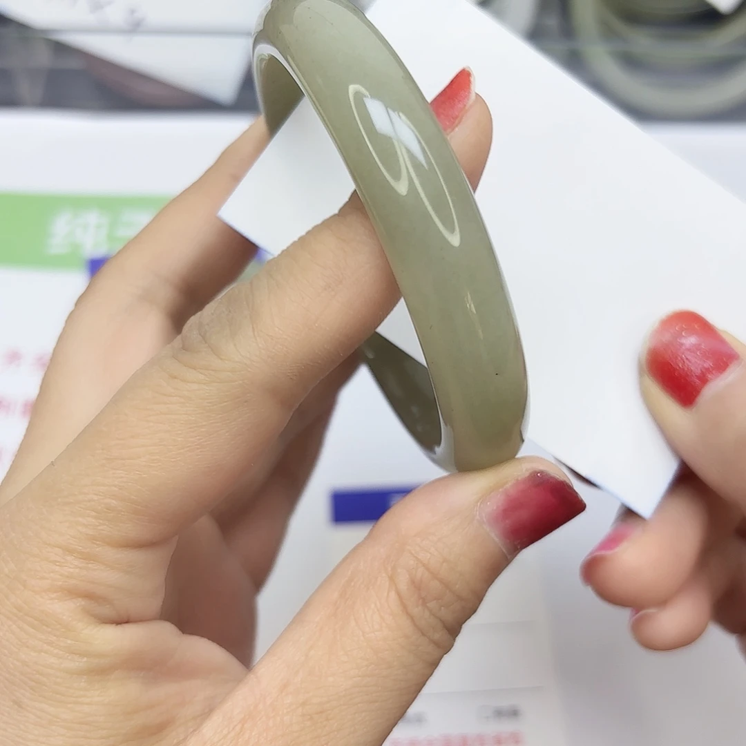 石英质玉未镶嵌手镯9/62