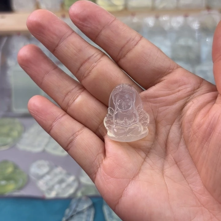 小***叶蛇纹石玉未镶嵌颈饰千手观音