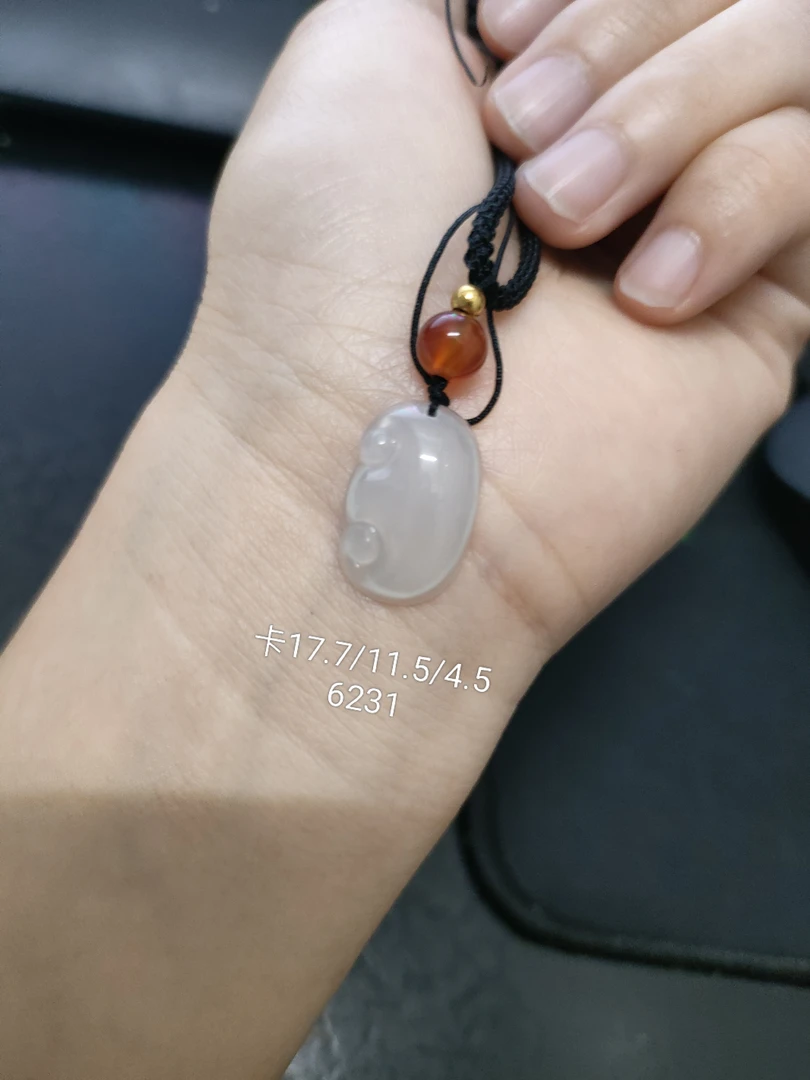 品质白月光如意天然缅甸翡翠A货