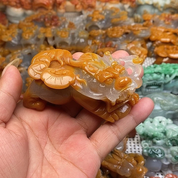 石英质玉（黄龙玉）未镶嵌颈饰