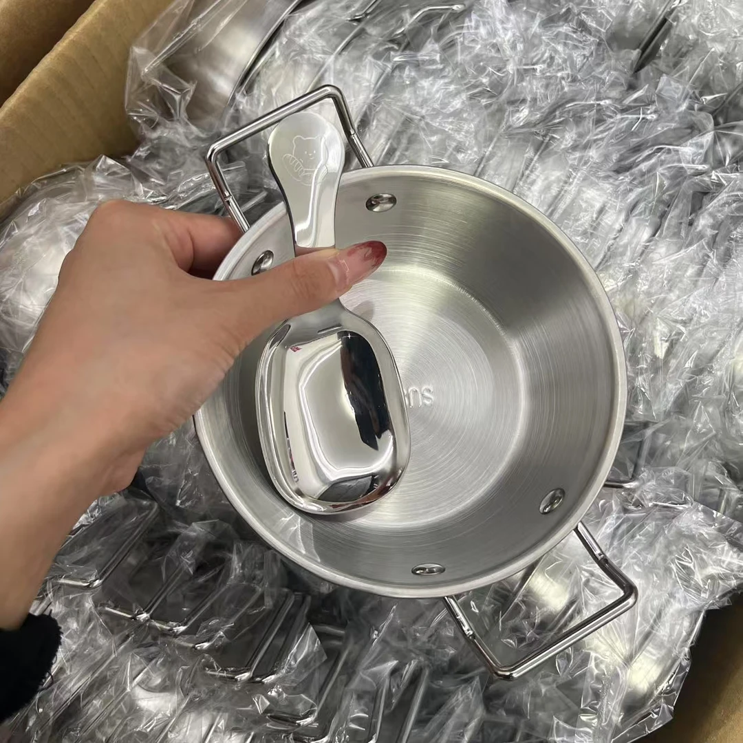 304不锈钢双耳碗沙拉碗家用大容量加厚大口径可爱泡面碗小熊勺子