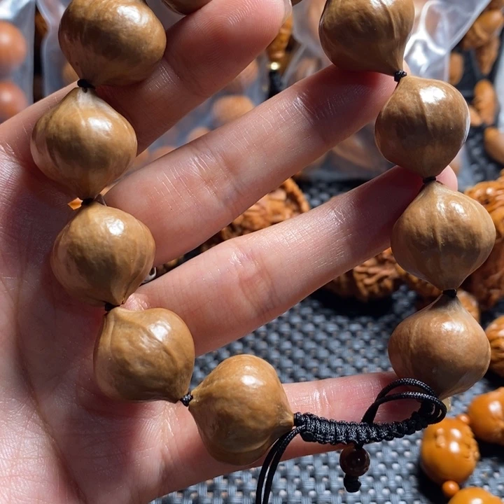 橄榄核吊坠蜜桃臀1.9左右