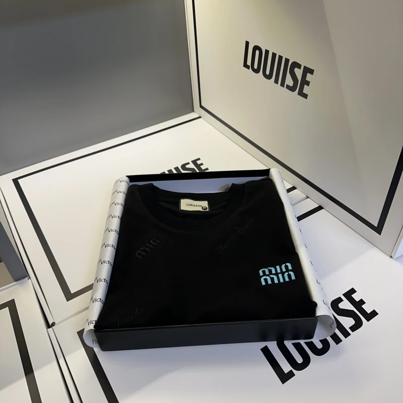 心心《33号-立体刺绣字母》春季上新时尚重磅短袖-A18318