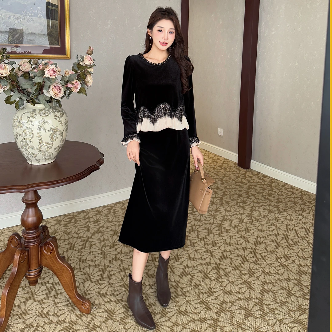 秋冬新款名媛风轻奢蕾丝拼接假两件连衣裙黑色丝绒显瘦开叉中长裙