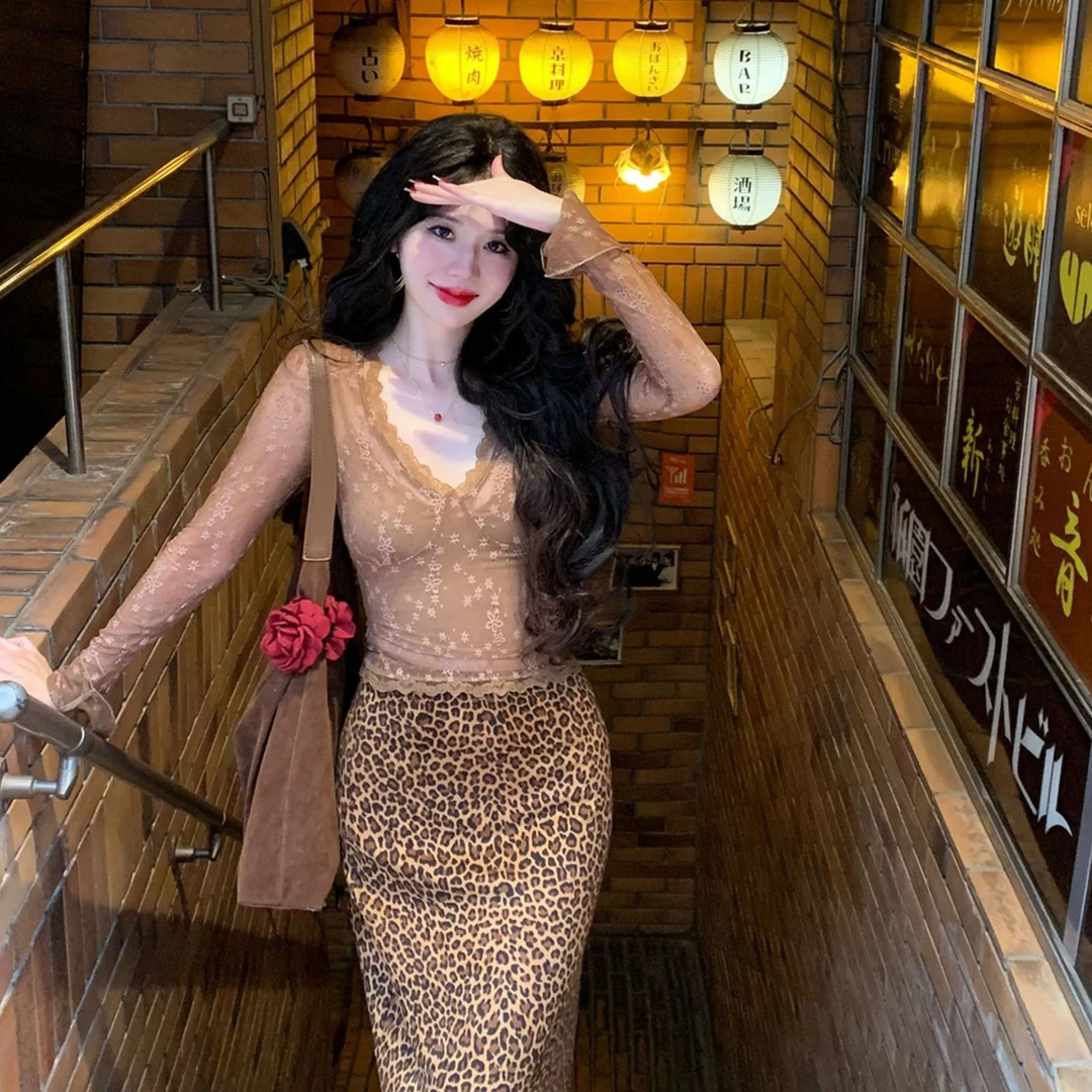 Flower Yuan弹力蕾丝法式V领打底衫女设计感针织修身内搭上衣