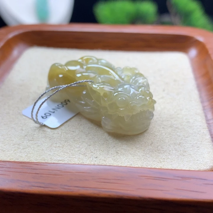 翡翠未镶嵌颈饰貔貅4