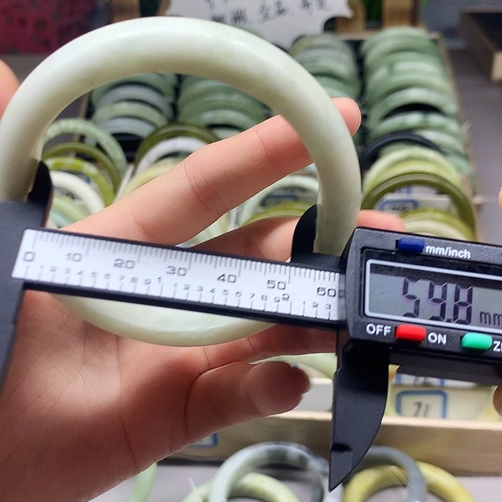 未镶嵌蛇纹石玉手镯43