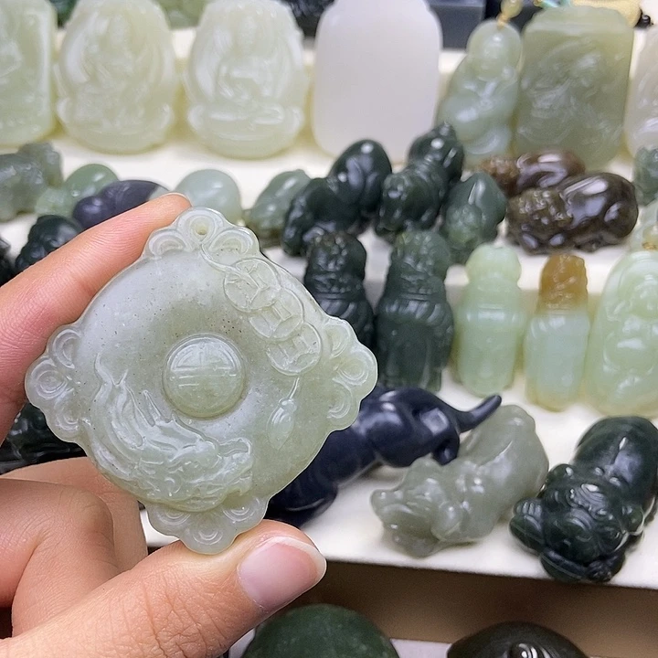 和田玉未镶嵌颈饰