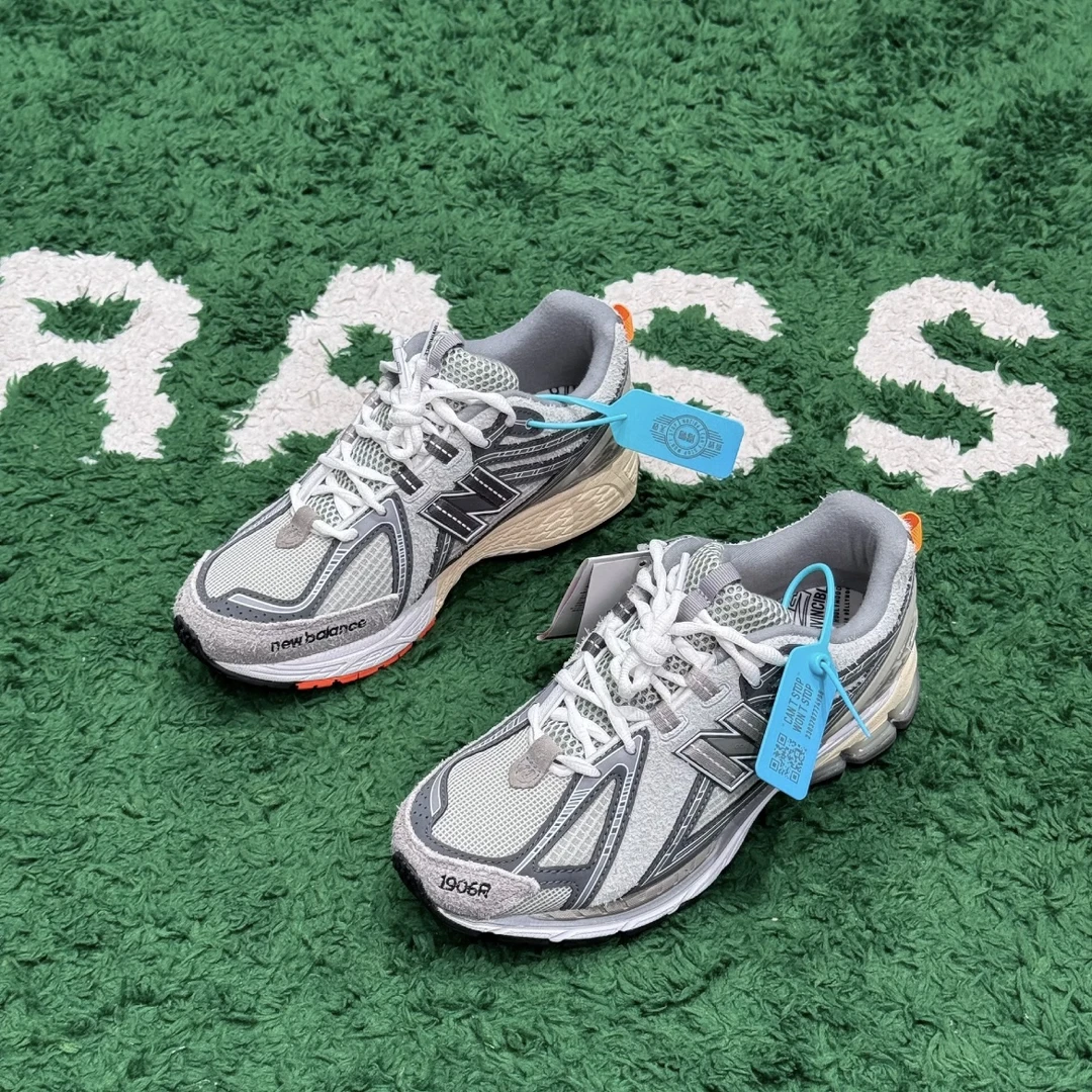 未使用 Valentino/华伦天奴 New Balance NB 1906R 灰绿色 42码