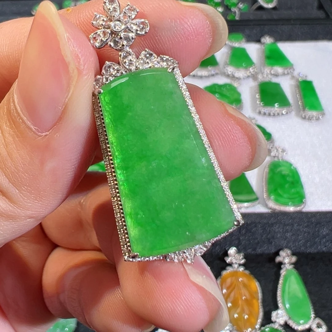 【闪购商品】翡翠吊坠(不含链)18K金镶嵌