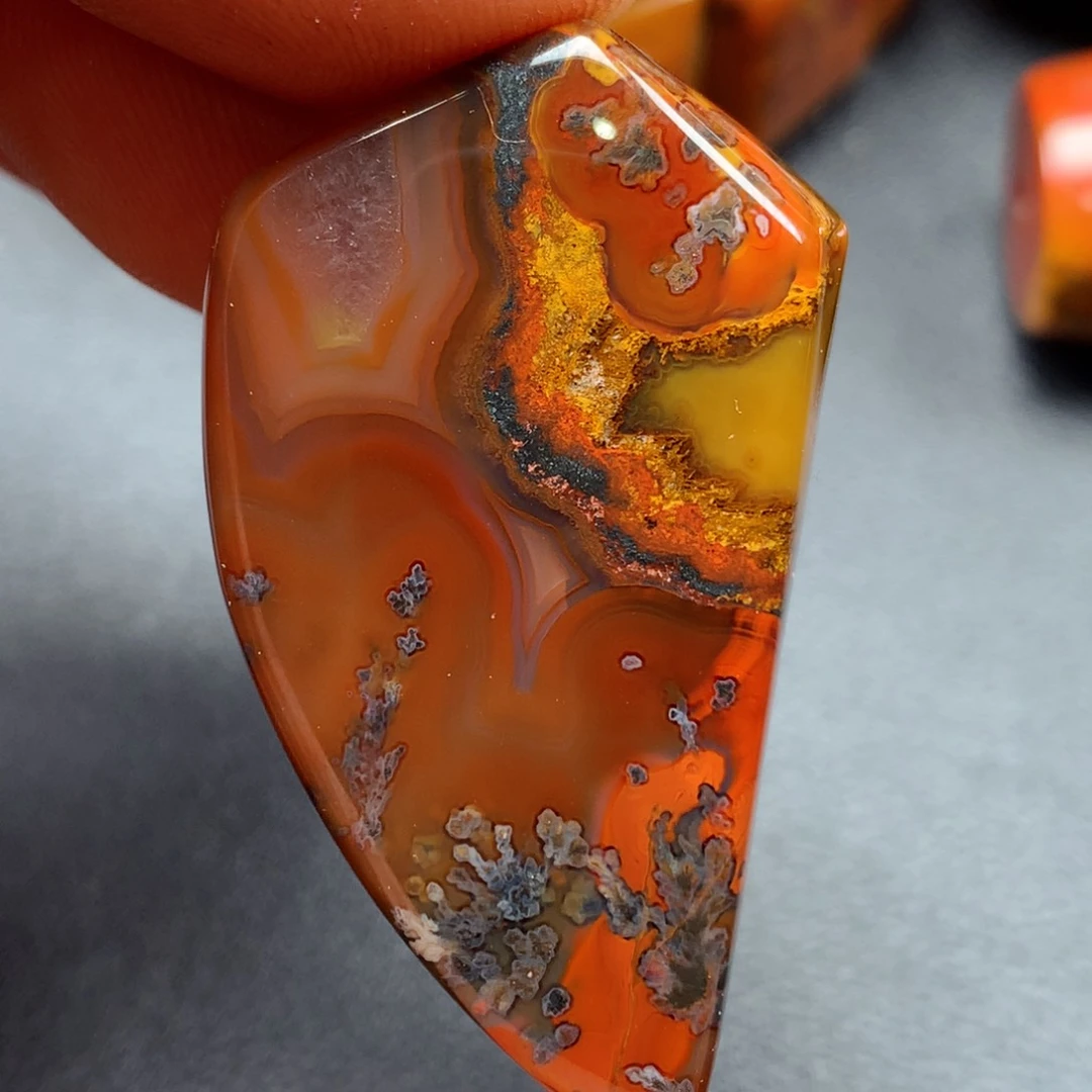 未镶嵌颈饰玛瑙/玉髓家***虎