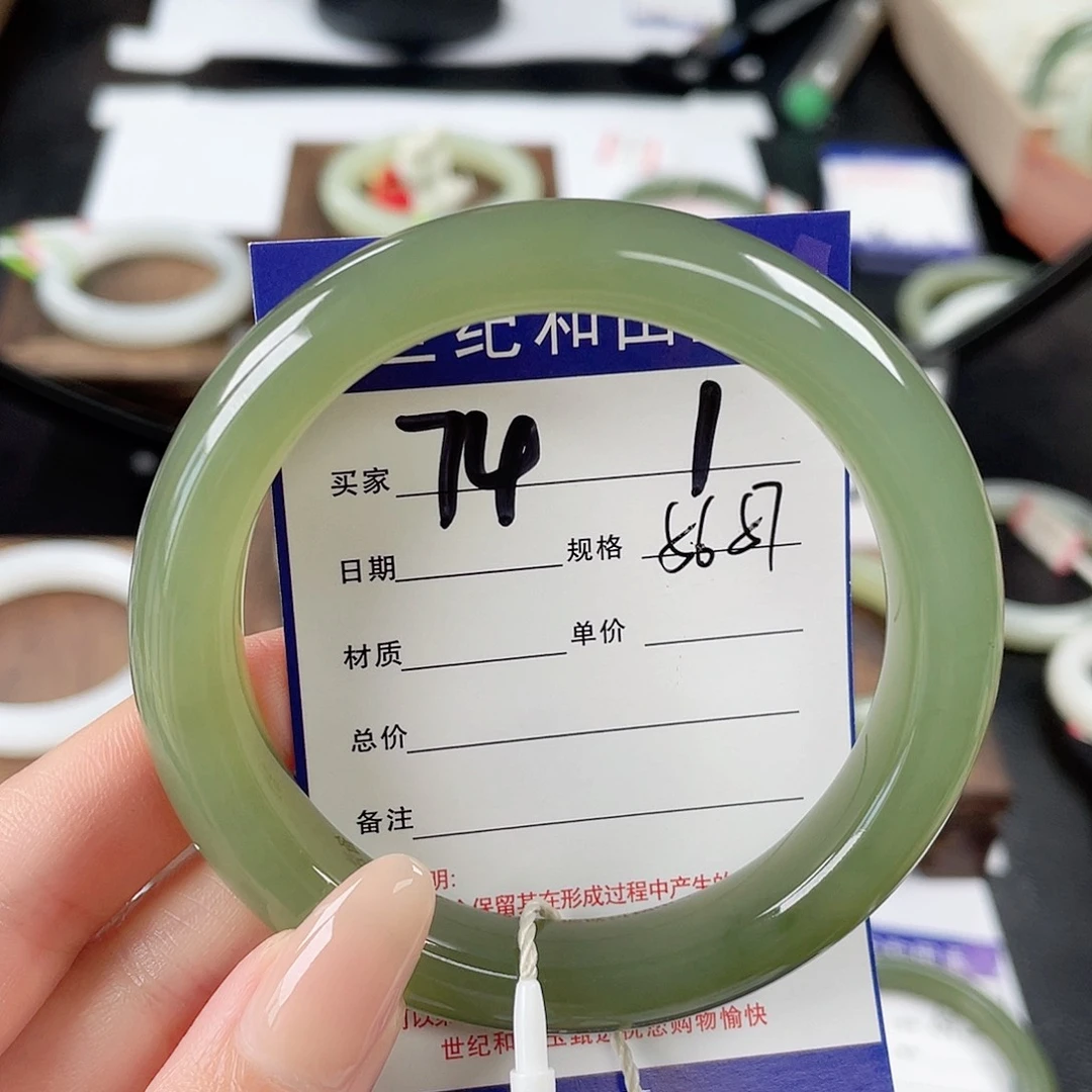 和田玉手镯未镶嵌