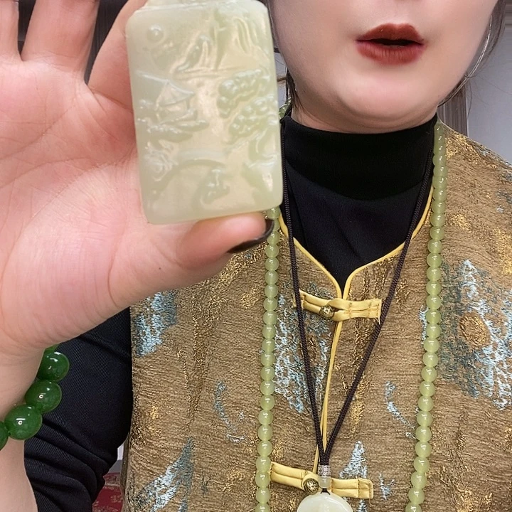 六***水和田玉未镶嵌颈饰