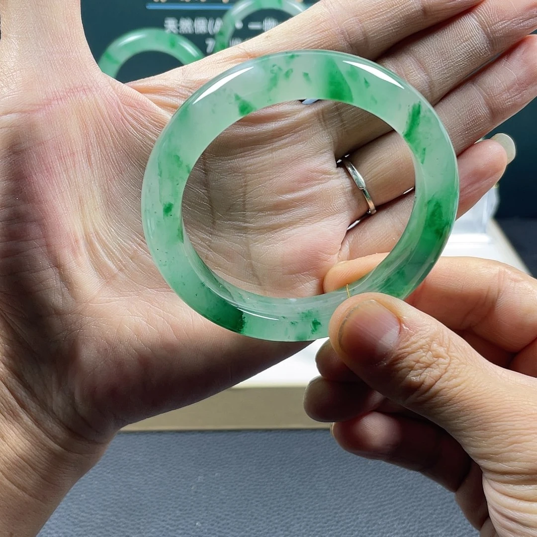 石英质玉（非洲翠）未镶嵌手镯