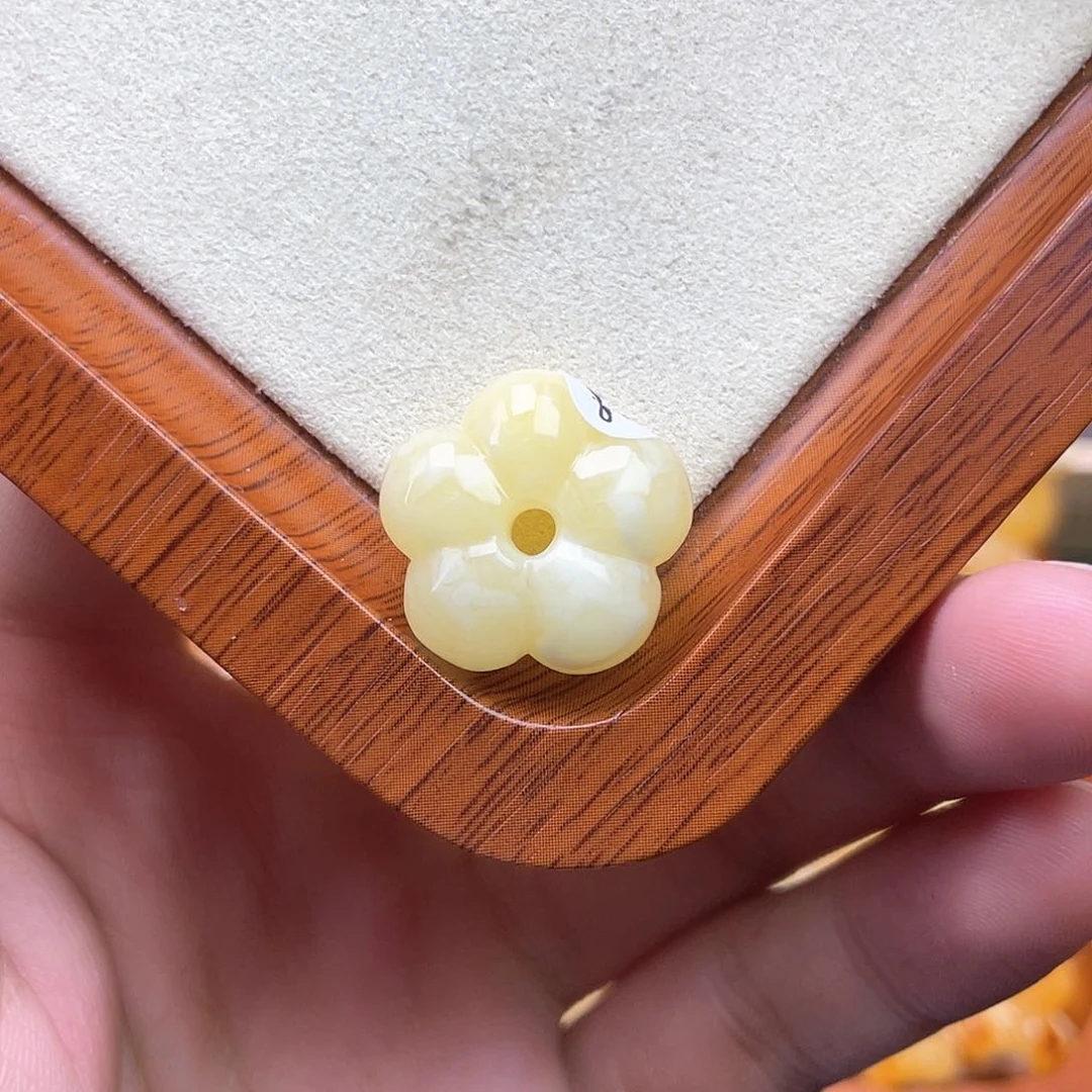 琥珀裸石未镶嵌蜜蜡
