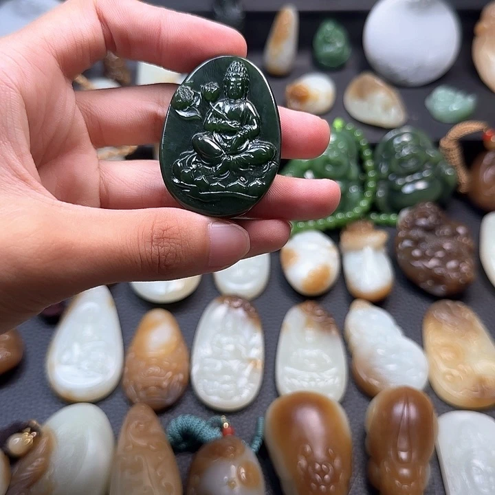 颈饰未镶嵌和田玉