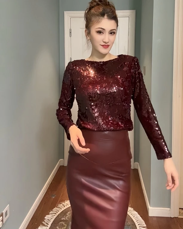 酒红色亮片上衣➕皮半身裙两件套