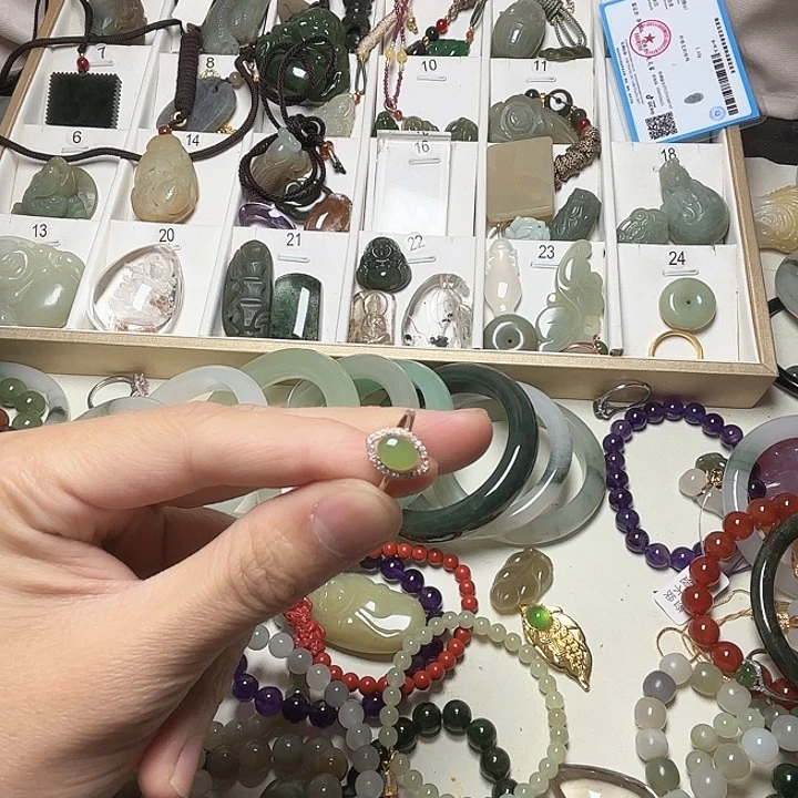 和田玉未镶嵌手串