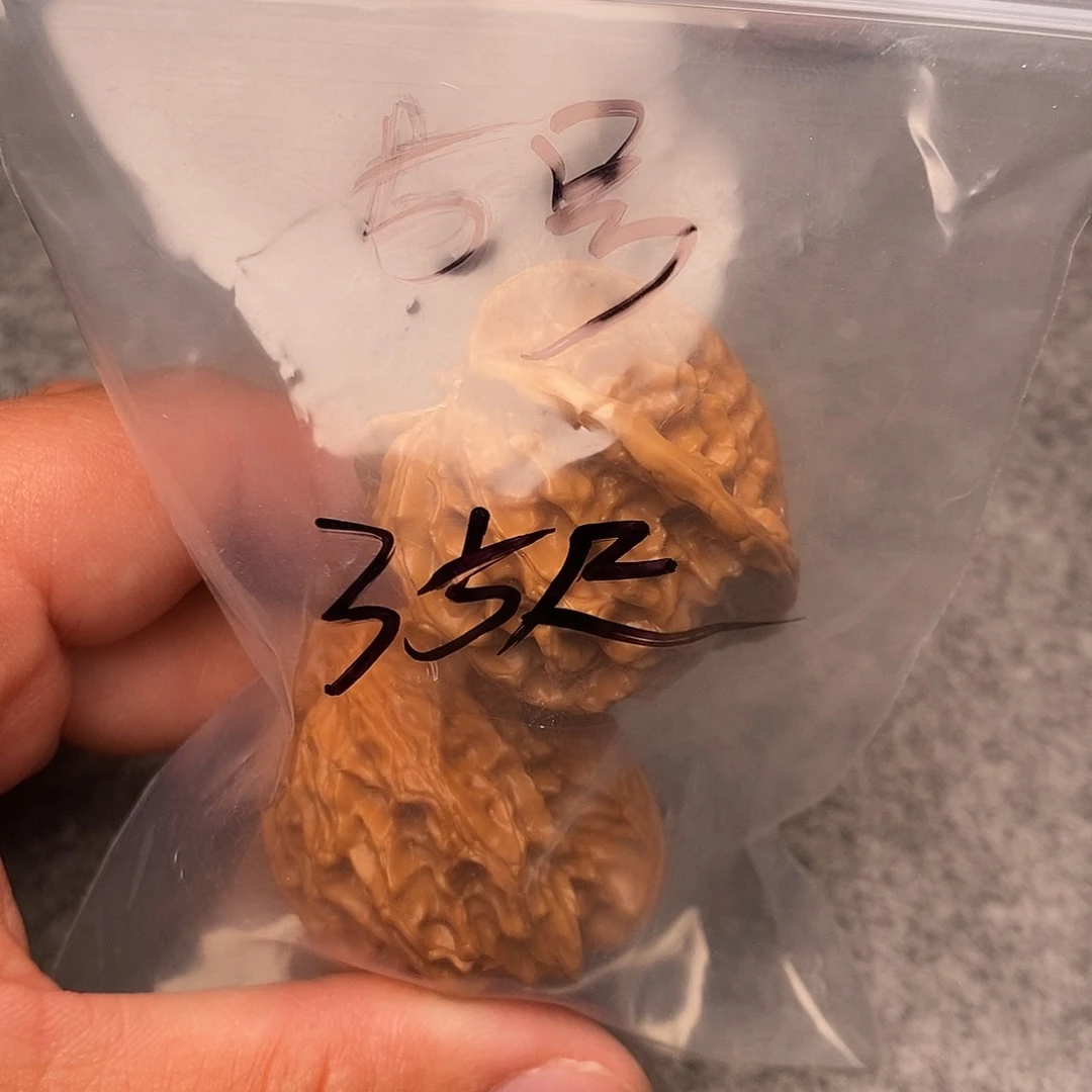 文玩核桃把件三棱